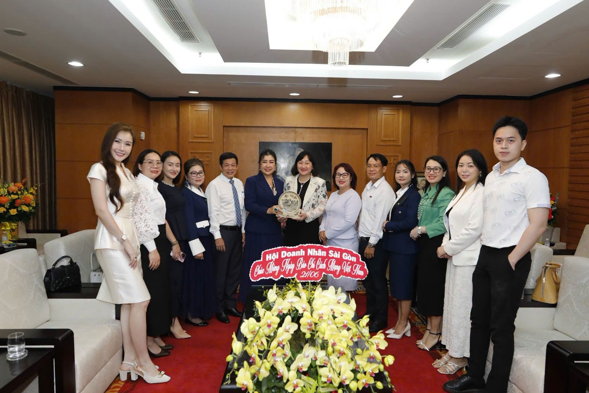 Hội Doanh nhân Sài Gòn Thành phố Hồ Chí Minh thăm và chúc mừng Báo Sài Gòn Giải pPhóng và Báo Người Lao Động