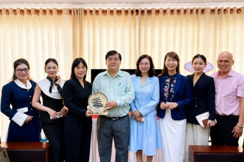 Hội Doanh nhân Sài Gòn tới thăm và chúc mừng Cơ quan Thường trú Thông tấn xã Việt Nam tại TP.HCM nhân dịp dịp kỷ niệm 101 năm ngày Báo chí Cách mạng Việt Nam
